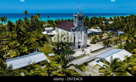 Antenna della Chiesa Vecchia di San Michel, Hikueru, arcipelago delle Tuamotu, Polinesia francese, Pacifico meridionale, Pacifico Foto Stock