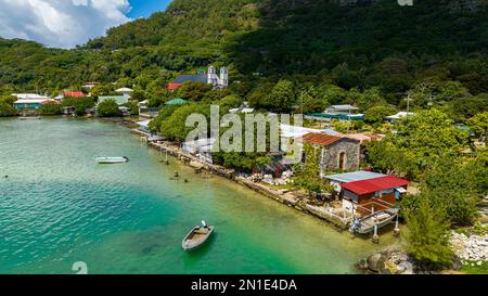 Antenna del villaggio di Rikitea, Mangareva, arcipelago di Gambier, Polinesia francese, Sud Pacifico, Pacifico Foto Stock