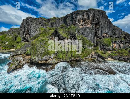 Antenna di la Gueule du monstre (la bocca del mostro) grotta, Rurutu, isole australiane, Polinesia francese, Sud Pacifico, Pacifico Foto Stock