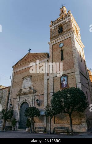 Chiesa di San Jaime sul vecchio villaggio di Relleu. Situato nella provincia di Alicante, Spagna Foto Stock