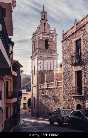 Chiesa sul vecchio villaggio di Relleu. Situato nella provincia di Alicante, Spagna Foto Stock