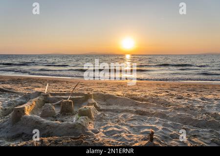 Cala Civetta, tramonto sulla spiaggia, Punta Ala, Toscana, Italia, Europa Foto Stock