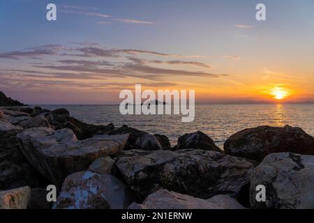 Sparrow Rock al tramonto, Punta Ala, Toscana, Italia, Europa Foto Stock