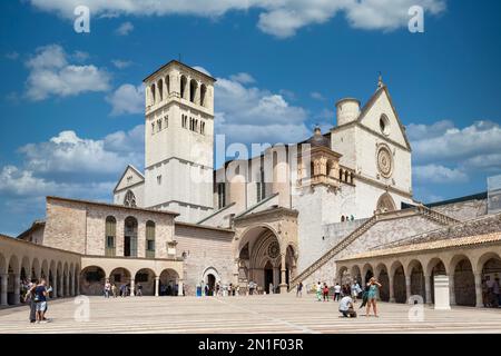 Basilica di San Francesco, Patrimonio dell'Umanità dell'UNESCO, Assisi, Perugia, Umbria, Italia, Europa Foto Stock