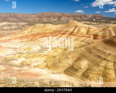 The Painted Hills, classificato come una delle sette meraviglie dell'Oregon, John Day Fossil Beds National Monument, Oregon, Stati Uniti d'America Foto Stock