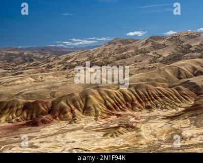 The Painted Hills, classificato come una delle sette meraviglie dell'Oregon, John Day Fossil Beds National Monument, Oregon, Stati Uniti d'America Foto Stock