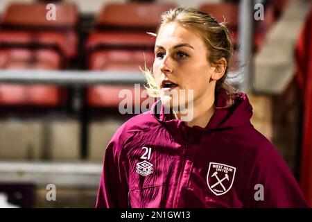 Londra, Regno Unito. 05th Feb, 2023. Dagenham, Inghilterra, febbraio 04 2023: Shannon Cooke (21 West Ham) prima del gioco della Super League delle donne fa Barclays tra West Ham United e Arsenal a Dagenham e il Chigwell Construction Stadium.England di Redbridge. (K Hodgson/SPP) Credit: SPP Sport Press Photo. /Alamy Live News Foto Stock