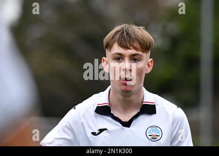 Swansea, Galles. 4 febbraio 2023. Joshua Carey di Swansea City durante il gioco della Professional Development League tra Swansea City Under 18 e Millwall Under 18 alla Swansea City Academy di Swansea, Galles, Regno Unito, il 4 febbraio 2023. Credit: Duncan Thomas/Majestic Media. Foto Stock