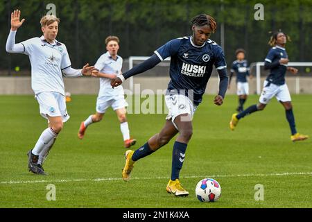 Swansea, Galles. 4 febbraio 2023. Laquay Coleman di Millwall in azione durante il gioco della Professional Development League tra Swansea City Under 18 e Millwall Under 18 alla Swansea City Academy di Swansea, Galles, Regno Unito, il 4 febbraio 2023. Credit: Duncan Thomas/Majestic Media. Foto Stock