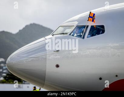 SINT MAARTEN - Re Willem-Alexander, Regina Maxima e Principessa Amalia atterrano con l'aereo di governo all'Aeroporto Internazionale della Principessa Juliana. La Principessa della Corona ha un'introduzione di due settimane ai paesi di Aruba, Curacao e Sint Maarten e alle isole che formano i Caraibi Paesi Bassi: Bonaire, Sint Eustatius e Saba. Il primo giorno della visita a Sint Maarten è dedicato, tra l'altro, alla ricostruzione del paese dopo la devastazione dell'uragano Irma nel settembre 2017. ANP REMKO DE WAAL olanda fuori - belgio fuori Foto Stock