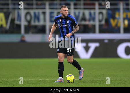 Milano, Italia, 5th febbraio 2023. Milano Skriniar del FC Internazionale durante la Serie A match a Giuseppe Meazza, Milano. L'immagine di credito dovrebbe essere: Jonathan Moskrop / Sportimage Foto Stock