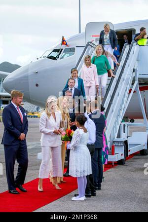 Re Willem-Alexander, la regina Maxima e la principessa Amalia dei Paesi Bassi arrivano all'aeroporto internazionale della principessa Juliana, il 06 febbraio 2023, per una visita di 2 giorni a St Maarten il 7th° giorno della visita ai Caraibi Foto: Albert Nieboer/Netherlands OUT/Point de Vue OUT Foto Stock