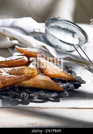 Didascalia verticale. Torte di mandorle dolci. Foto Stock