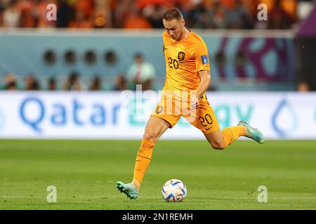 DOHA, QATAR - 25 NOVEMBRE: Teun Koopmeiners durante la Coppa del mondo FIFA Qatar 2022 Group Una partita tra Paesi Bassi ed Ecuador al Khalifa International Stadium il 25 novembre 2022 a Doha, Qatar. (Foto di MB Media) Foto Stock