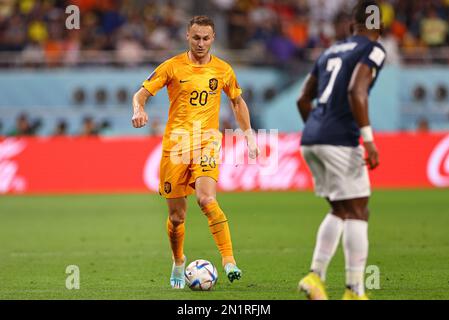 DOHA, QATAR - 25 NOVEMBRE: Teun Koopmeiners durante la Coppa del mondo FIFA Qatar 2022 Group Una partita tra Paesi Bassi ed Ecuador al Khalifa International Stadium il 25 novembre 2022 a Doha, Qatar. (Foto di MB Media) Foto Stock