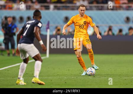 DOHA, QATAR - 25 NOVEMBRE: Teun Koopmeiners durante la Coppa del mondo FIFA Qatar 2022 Group Una partita tra Paesi Bassi ed Ecuador al Khalifa International Stadium il 25 novembre 2022 a Doha, Qatar. (Foto di MB Media) Foto Stock