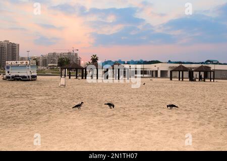 ASHKELON, ISRAELE - 10 SETTEMBRE 2017: Vista sulla spiaggia pubblica sul Mar Mediterraneo al mattino Foto Stock