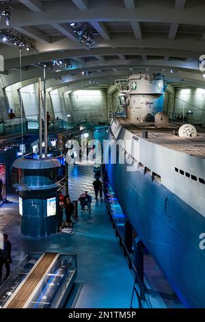 Chicago, il, USA - 6 febbraio 2023: Sottomarino catturato tedesco U-505 Unterseeboot (U-Boat) che è attualmente di proprietà e in mostra al Museo di Sci Foto Stock