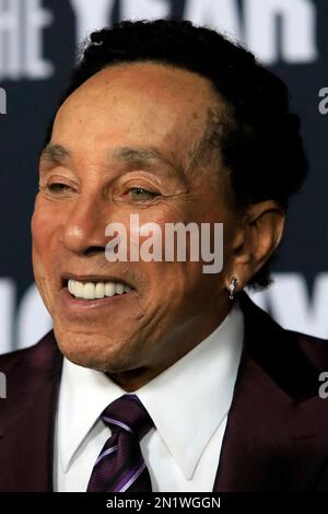 LOS ANGELES - DEC 3: Smokey Robinson al MusiCares persons of the Year 2023 al Los Angeles Convention Center il 3 febbraio 2023 a Los Angeles, CA Foto Stock