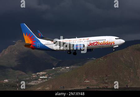 Un Boeing 737-800 di arrivare a sur-Reina Sofía aeroporto Foto Stock