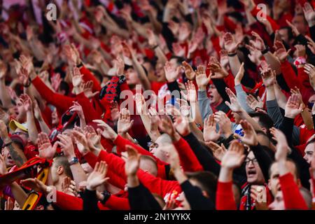LODZ, POLONIA - 16 OTTOBRE 2022: Partita di calcio polacca PKO Ekstraklasa tra Widzew Lodz vs KGHM Zaglebie Lubin 3:0. Tifosi di Widzew. Foto Stock
