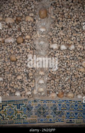 Cappella delle ossa, Chiesa di San Francesco, Évora, Alentejo, Portogallo, Europa Foto Stock