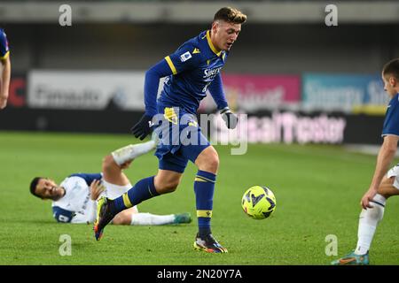 Verona, Italia. 06th Feb, 2023. adolfo gaich (verona) durante Hellas Verona FC vs SS Lazio, calcio italiano Serie A match in Verona, Italia, Febbraio 06 2023 Credit: Independent Photo Agency/Alamy Live News Foto Stock