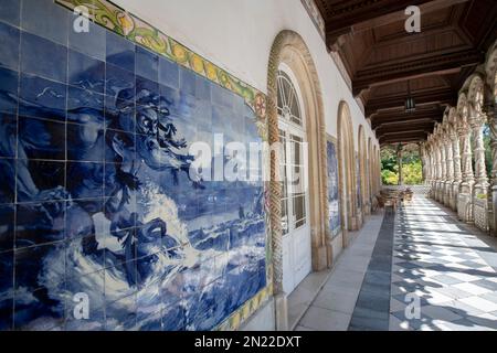 Piastrelle Azulejo che mostra il carattere mitologico Adamastor creato dal poeta portoghese Luís de Camões nel poema Il Lusiads che simboleggiano i pericoli di th Foto Stock