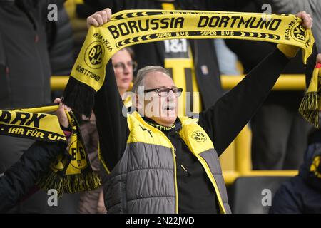 DORTMUND - Borussia Dortmund sostenitore durante la partita della Bundesliga tra Borussia Dortmund e SC Freiburg al Signal Iduna Park il 4 febbraio 2023 a Dortmund, Germania. AP | altezza olandese | GERRIT DI COLONIA Foto Stock