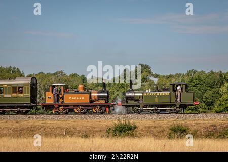 LBSCR 'A1' classe 0-6-0T N. 70 'Pioppo' e SR 'A1' classe 0-6-0T N. W11 avvicinarsi a Horsted Keynes sulla Bluebell Railway Foto Stock