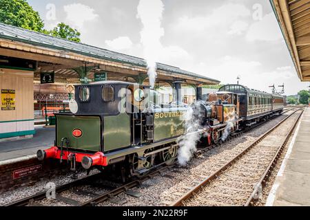 LBSCR 'A1' classe 0-6-0T N. 70 'Pioppo' e SR 'A1' classe 0-6-0T N. W11, Horsted Keynes sulla Bluebell Railway Foto Stock