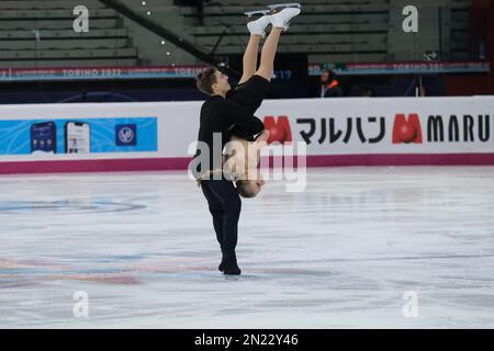 Katerina Mrazkova e Daniel Marzek (CZE) si esibiscono durante la Junior Ice Dance - Free Dance del Gran Premio della ISU di Fighter Skating Final di Torino a Palavela. Foto Stock