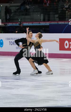 Katerina Mrazkova e Daniel Marzek (CZE) si esibiscono durante la Junior Ice Dance - Free Dance del Gran Premio della ISU di Fighter Skating Final di Torino a Palavela. Foto Stock