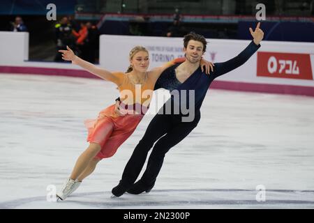 Phebe Bekker e James Hernandez (GBR) si esibiscono durante la Junior Ice Dance - Free Dance del Gran Premio della ISU di Fighter Skating Final di Torino a Palavela. Foto Stock