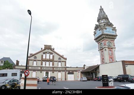 Epernay, Marne, France 08 10 2008 : chiusura sul negozio e la torre della prestigiosa cantina francese Castellane Champaign Foto Stock