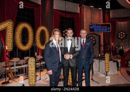 Markus Lanz, Kai Pflaume und Guenther Jauch beim Fototermin nach der Aufzeichnung der 1000. Ausgabe von -Wer weiss denn sowas- (ARD) im Studio Hamburg Foto Stock