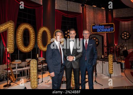 Markus Lanz, Kai Pflaume und Guenther Jauch beim Fototermin nach der Aufzeichnung der 1000. Ausgabe von -Wer weiss denn sowas- (ARD) im Studio Hamburg Foto Stock