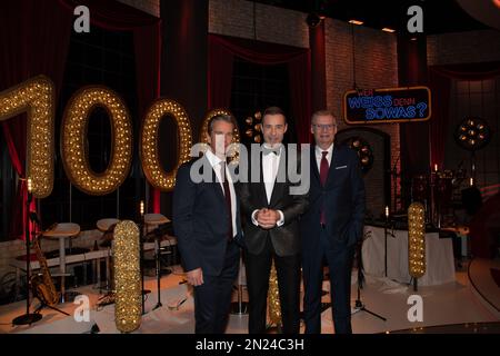 Markus Lanz, Kai Pflaume und Guenther Jauch beim Fototermin nach der Aufzeichnung der 1000. Ausgabe von -Wer weiss denn sowas- (ARD) im Studio Hamburg Foto Stock