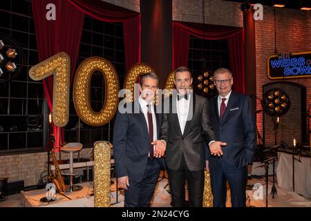 Markus Lanz, Kai Pflaume und Guenther Jauch beim Fototermin nach der Aufzeichnung der 1000. Ausgabe von -Wer weiss denn sowas- (ARD) im Studio Hamburg Foto Stock
