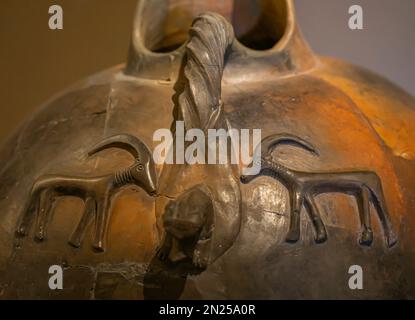 Rilievo Pithos raffigurante animali. Primo piano.Terra cotta. Boğazköy, 17th - 16th secoli a.C. Foto Stock