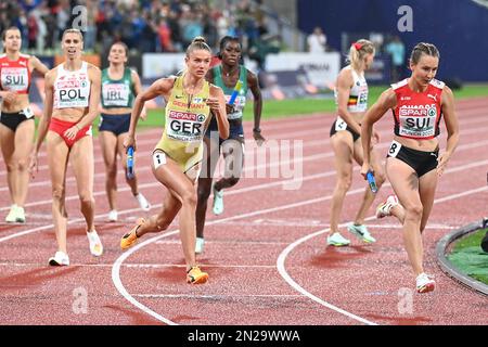 Alica Schmidt (Germania), Annina Fahr (Svizzera), Rhasidat Adeleke (Irlanda). 4x400 relè corsa donne. Campionato europeo di Monaco 2022 Foto Stock