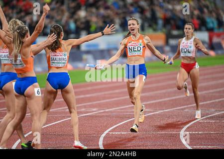 Paesi Bassi: Eveline Saalberg, Lieke Klaver, Lisanne de Witte, Femke Bol. 4x400 relè gara donne medaglia d'oro. Campionato europeo di Monaco 2022 Foto Stock