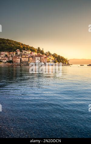 Villaggio di Pescatori, la luce del mattino, Moscenicka Draga, baia di Kvarner, Mare Adriatico, Istria, Croazia Foto Stock