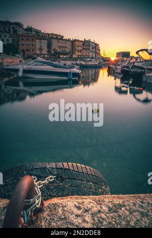 Villaggio di Pescatori, la luce del mattino, Moscenicka Draga, baia di Kvarner, Mare Adriatico, Istria, Croazia Foto Stock