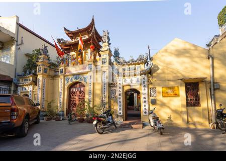 Hanoi, Vietnam, gennaio 2023. Tempio di BA NGO nel vecchio quartiere Foto Stock