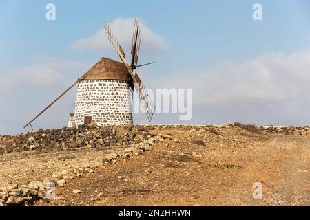 Vecchio mulino a vento vicino a Villaverde, Fuerteventura Foto Stock