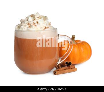 Delizioso latte di zucca e ingredienti isolati su bianco Foto Stock