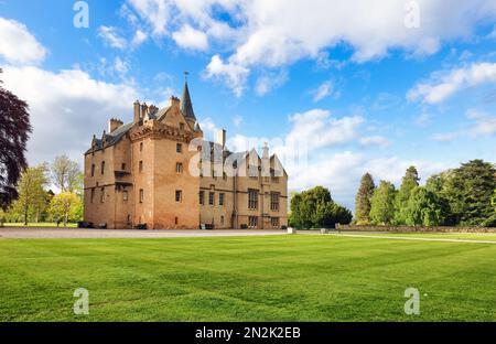 Inverness, Highlands, Scozia - mai 13, 2022: Castello di Brodie vicino a Inverness in Scozia. Ora gestito dal National Trust è un popolare tour in Highland Foto Stock