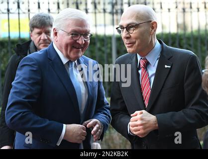 Genf, Svizzera. 07th Feb, 2023. Il presidente tedesco Frank-Walter Steinmeier (l) incontra Volker Türk, Alto Commissario delle Nazioni Unite per i diritti umani. Il Presidente federale ha diverse nomine a Ginevra con il Comitato Internazionale della Croce Rossa. Credit: Britten/dpa/Alamy Live News Foto Stock