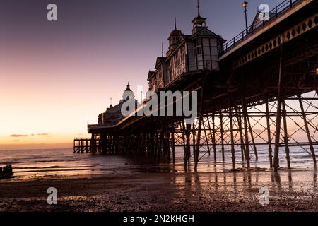 Eastbourne Pier, nella contea di East Sussex, sulla costa sud dell'Inghilterra, Regno Unito. Foto Stock
